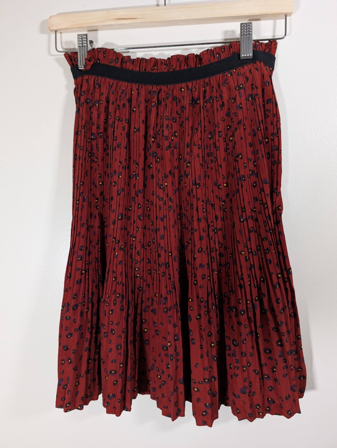 No label burgundy skirt - appears small