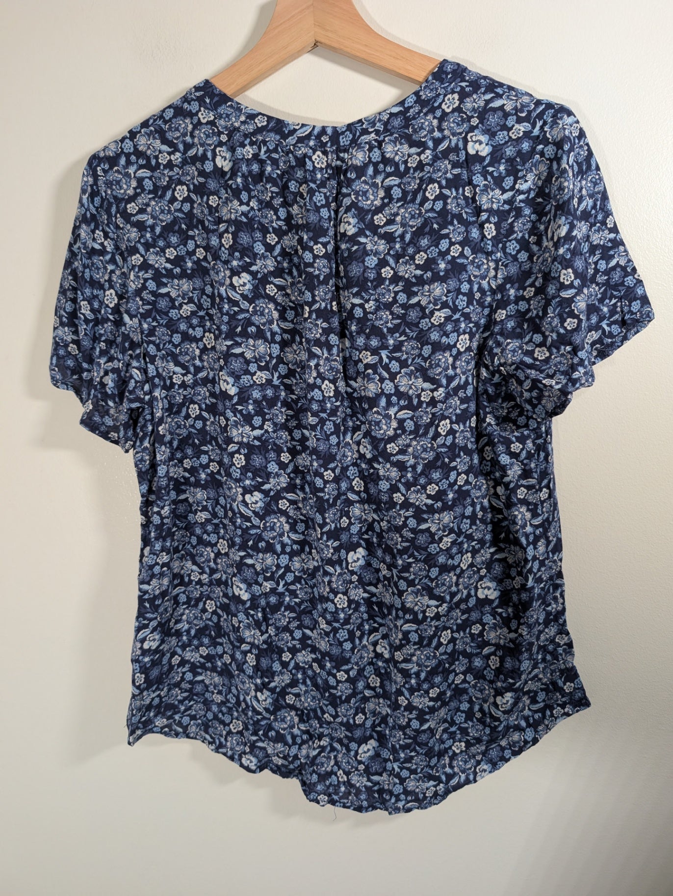 Old Navy blue floral blouse - Medium
