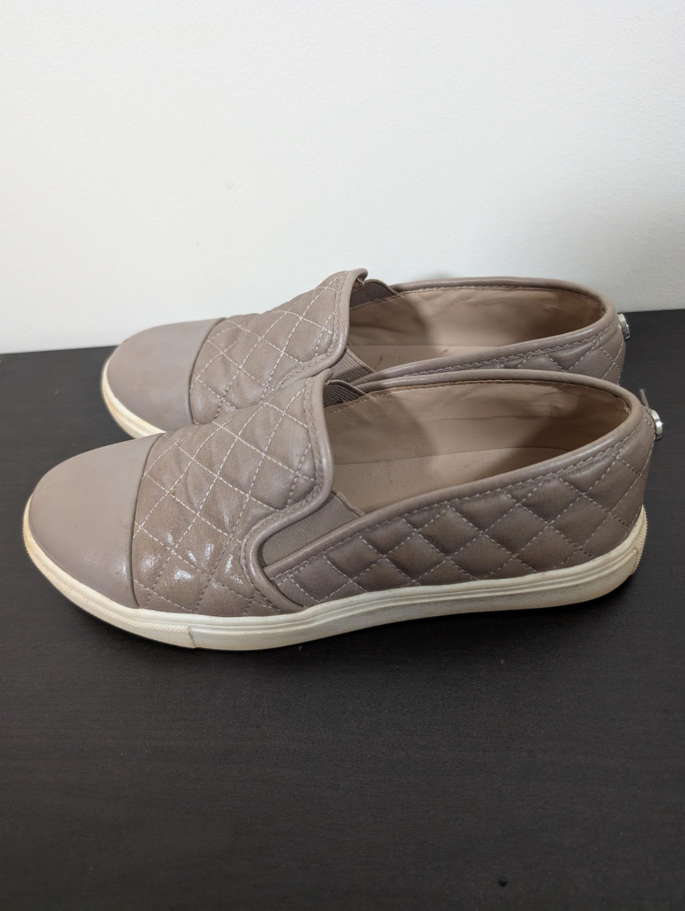 Steve Madden quilted slip on - SZ 7.5M (minor flaw)