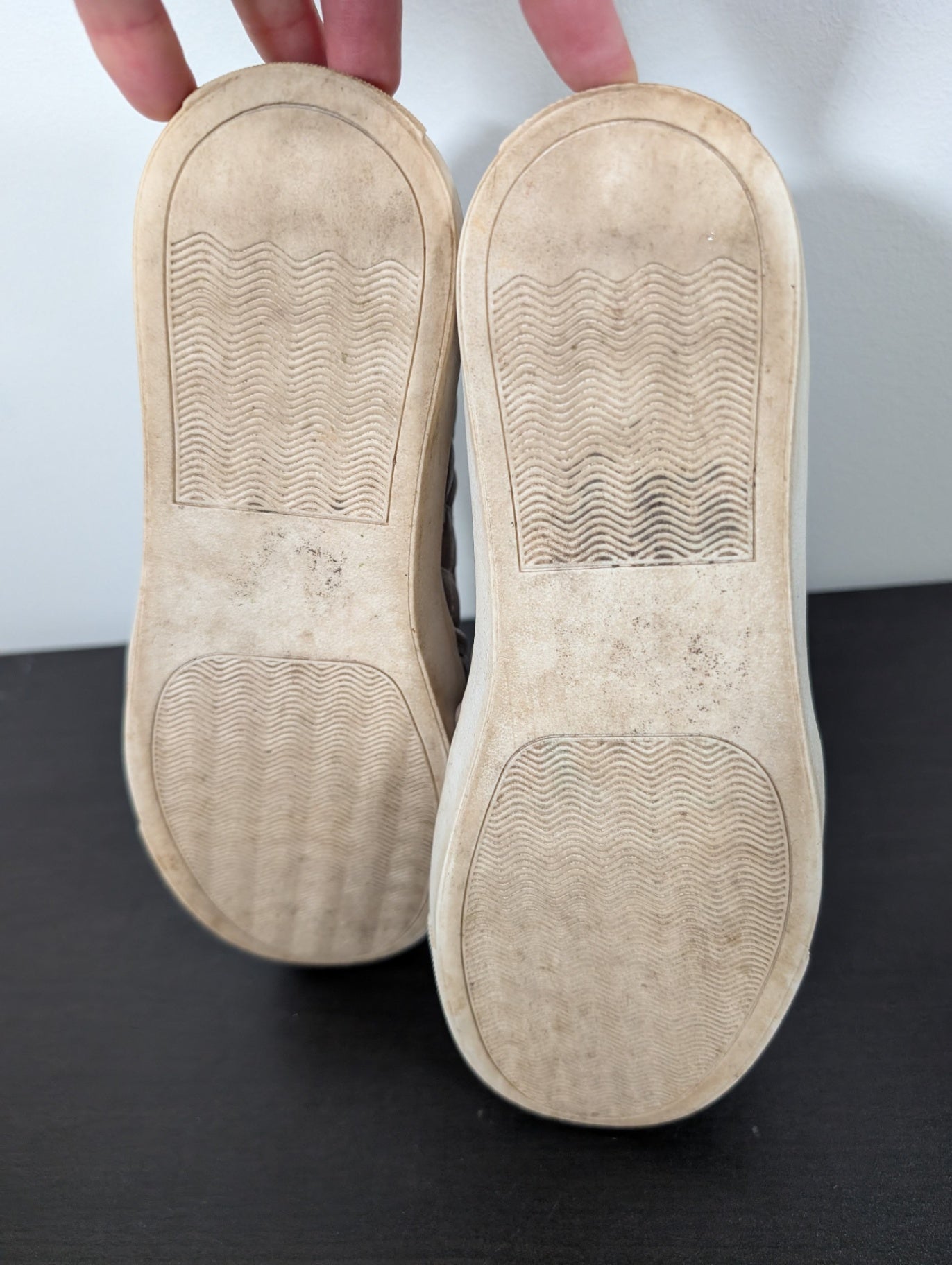 Steve Madden quilted slip on - SZ 7.5M (minor flaw)