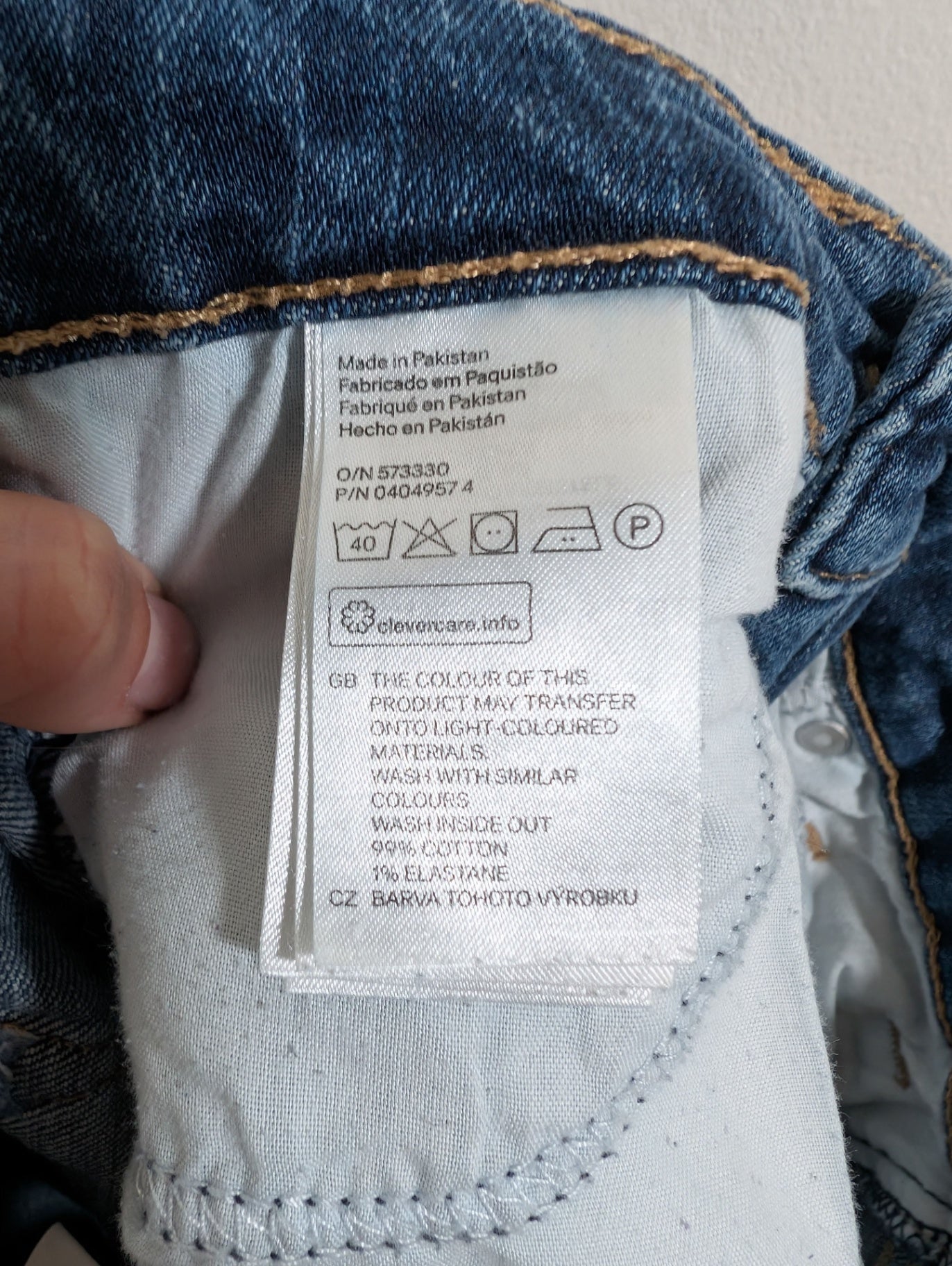 H&M distressed denim shorts - SZ 2