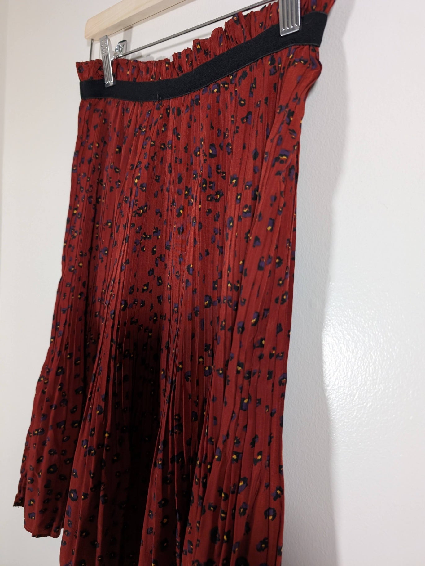 No label burgundy skirt - appears small