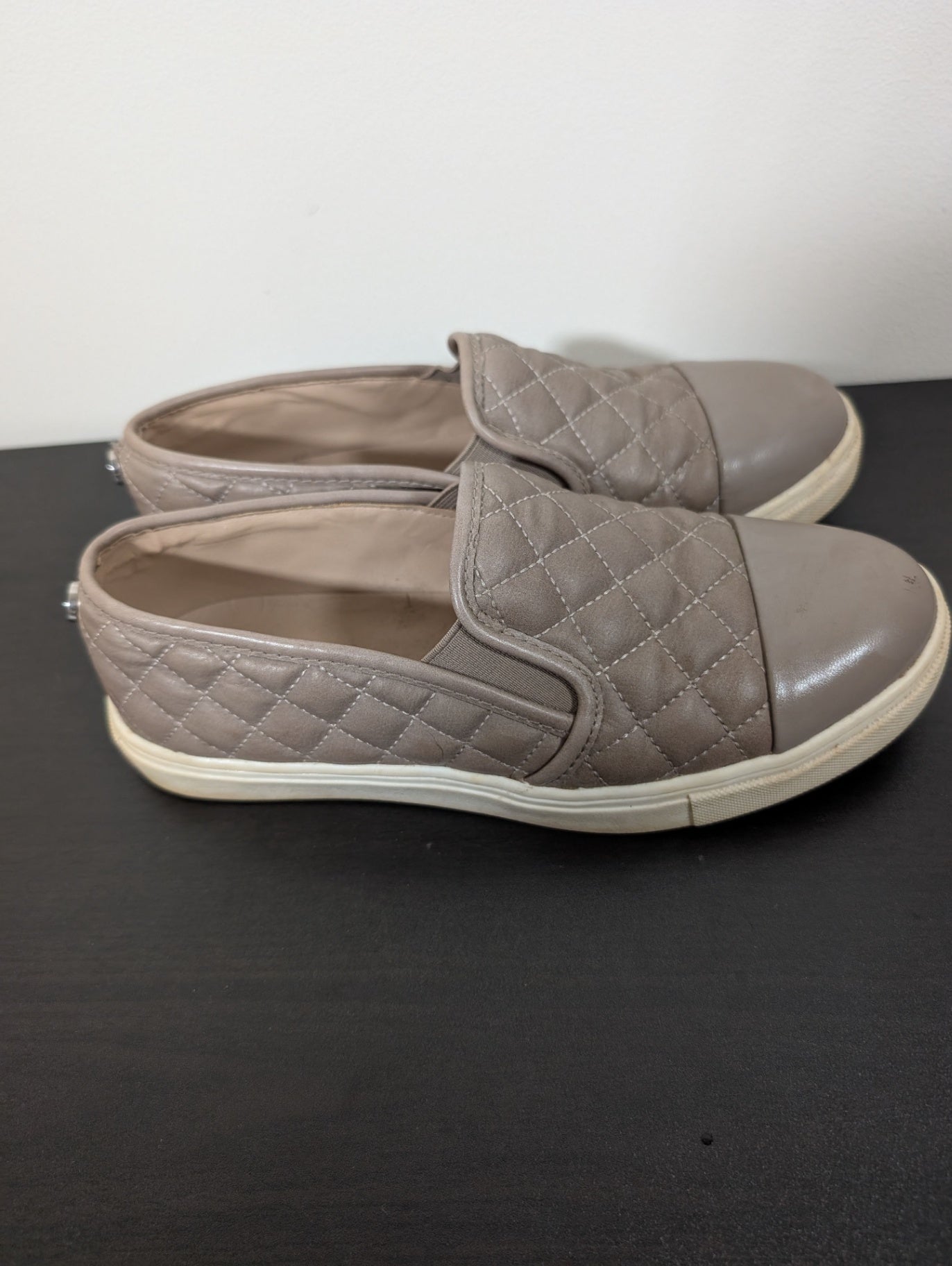 Steve Madden quilted slip on - SZ 7.5M (minor flaw)