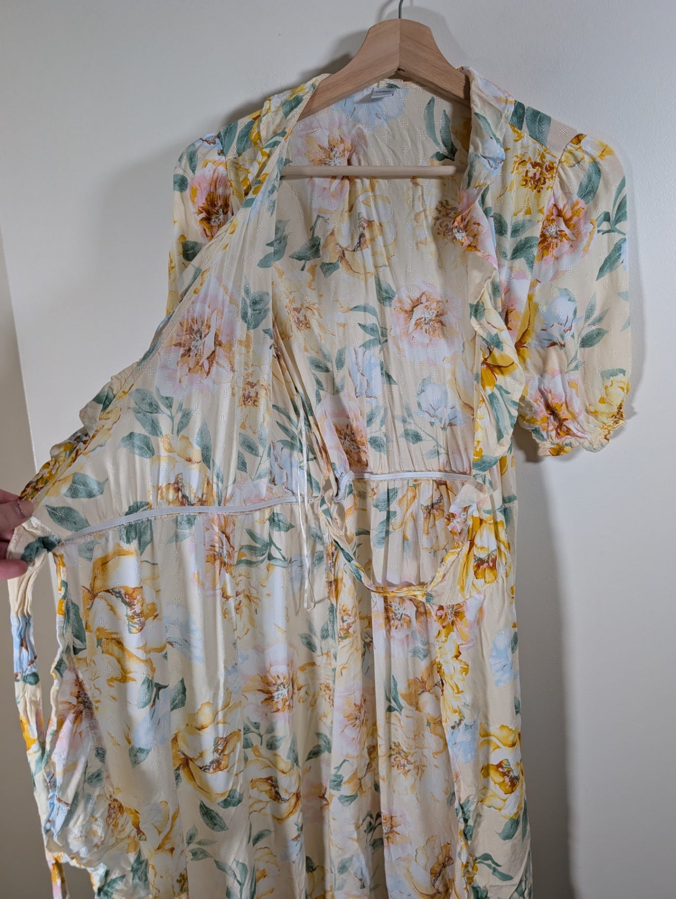 Old Navy floral wrap dress - Medium
