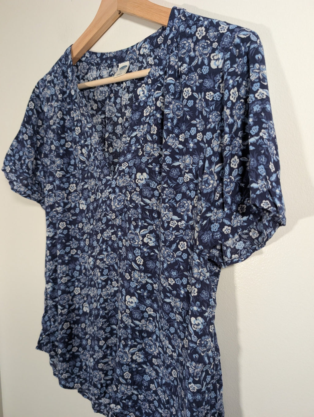 Old Navy blue floral blouse - Medium