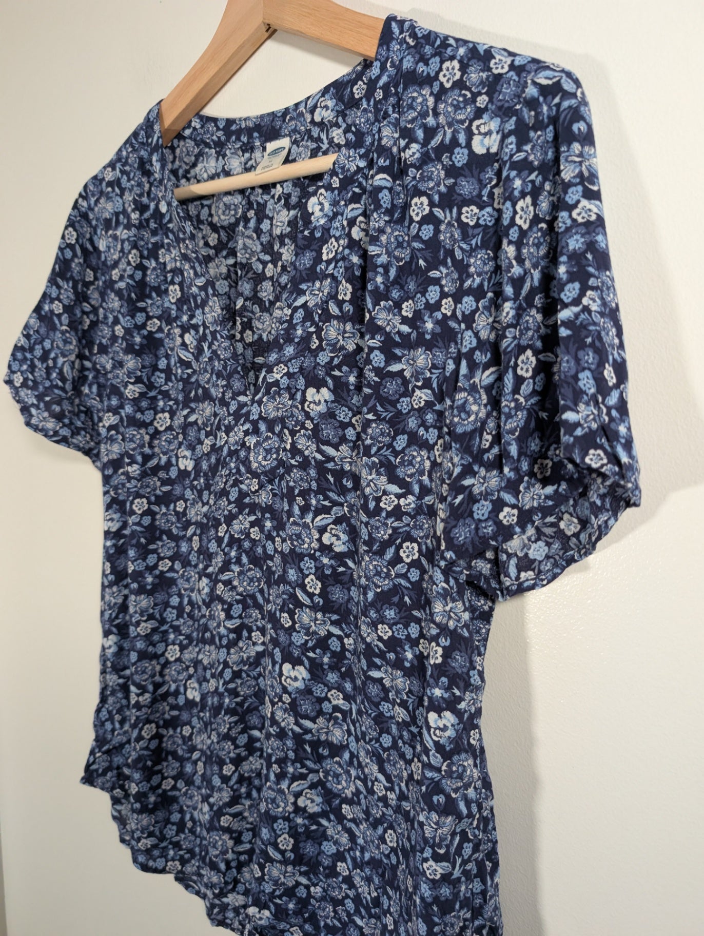 Old Navy blue floral blouse - Medium