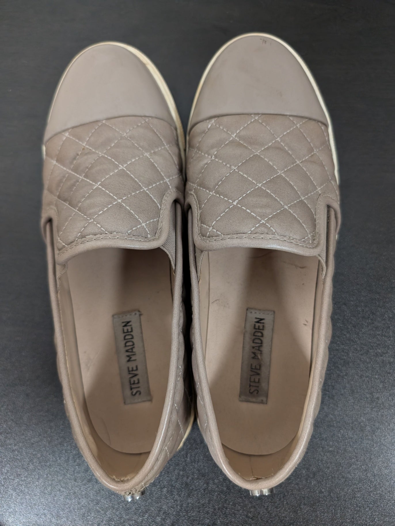 Steve Madden quilted slip on - SZ 7.5M (minor flaw)