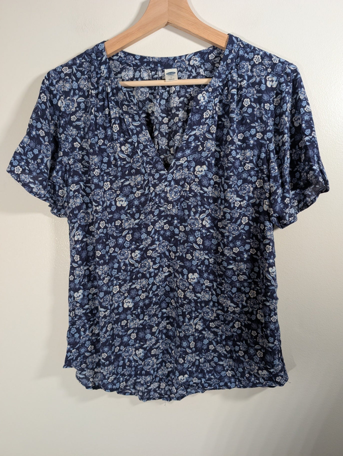 Old Navy blue floral blouse - Medium