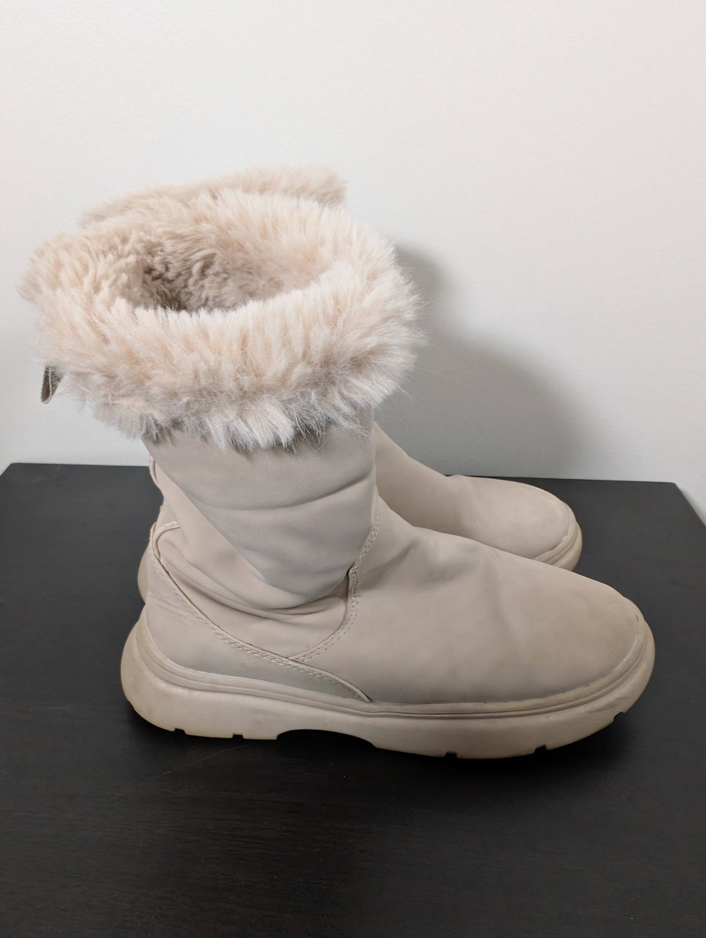 ZARA beige boots with faux fur- SZ 35