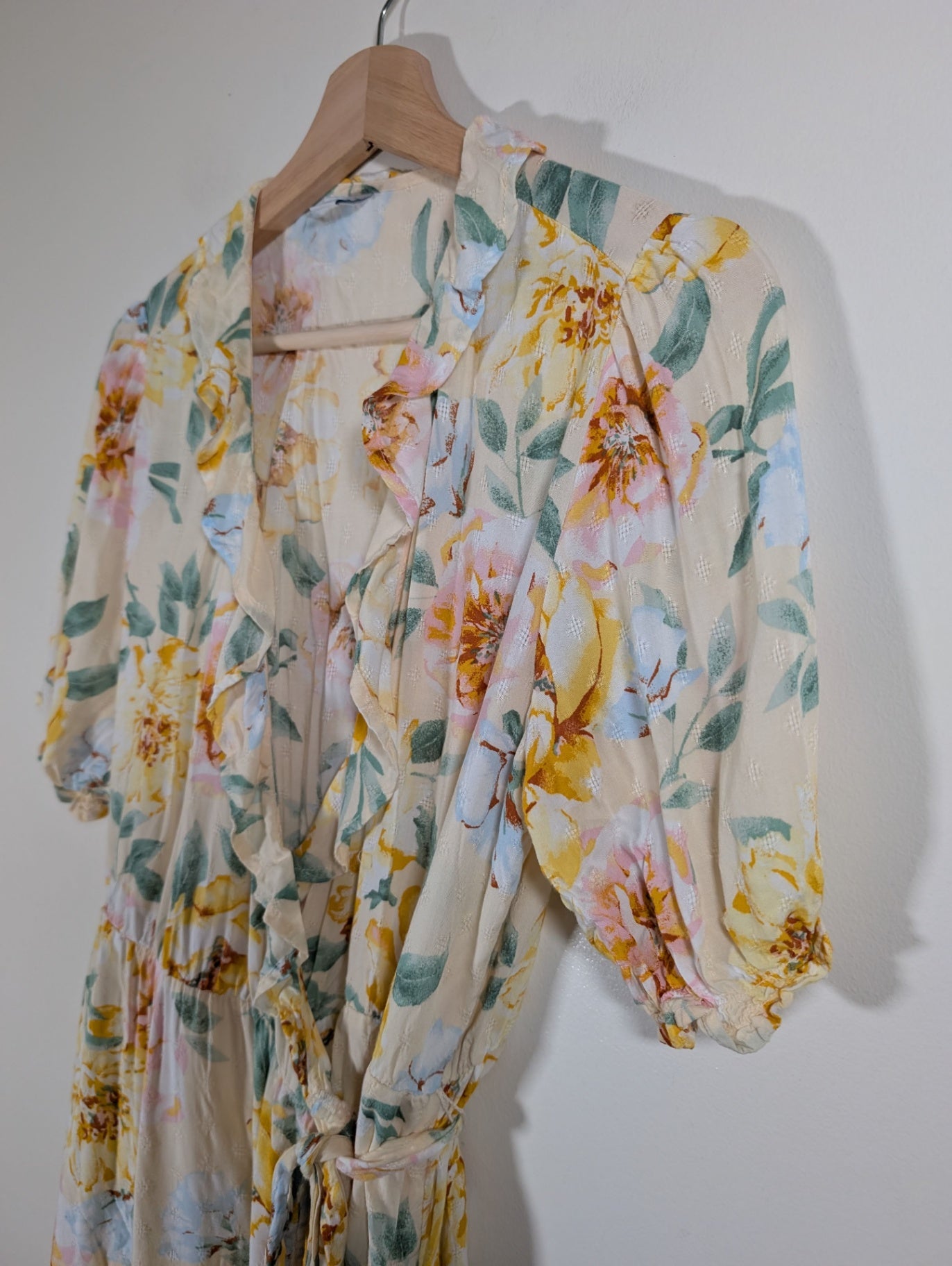 Old Navy floral wrap dress - Medium
