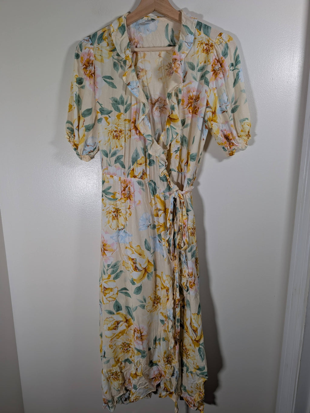 Old Navy floral wrap dress - Medium