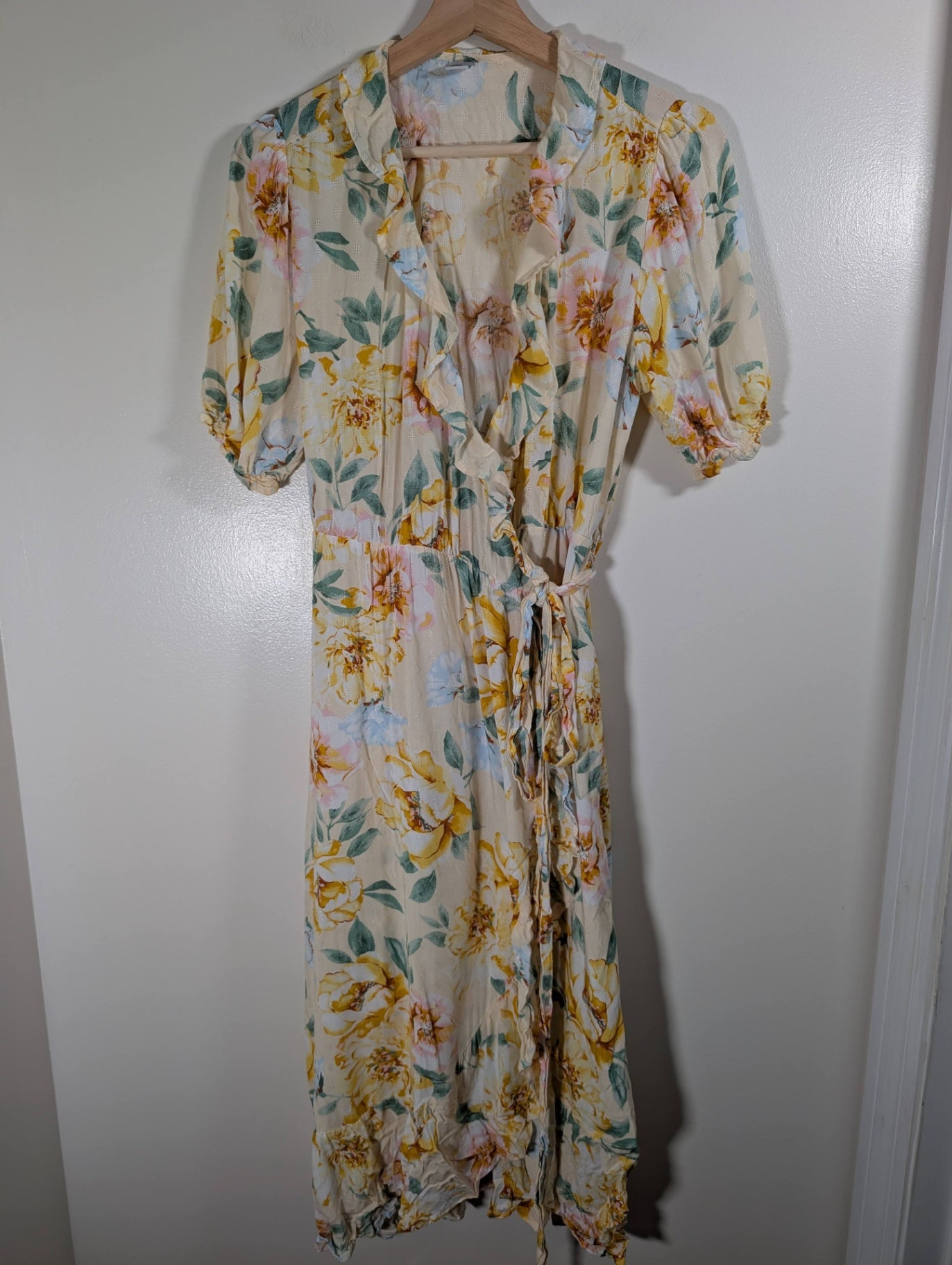 Old Navy floral wrap dress - Medium
