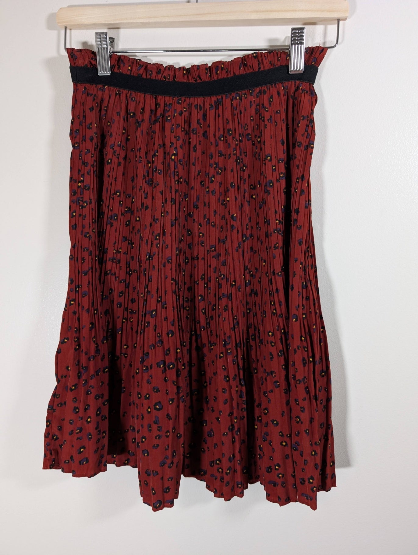 No label burgundy skirt - appears small