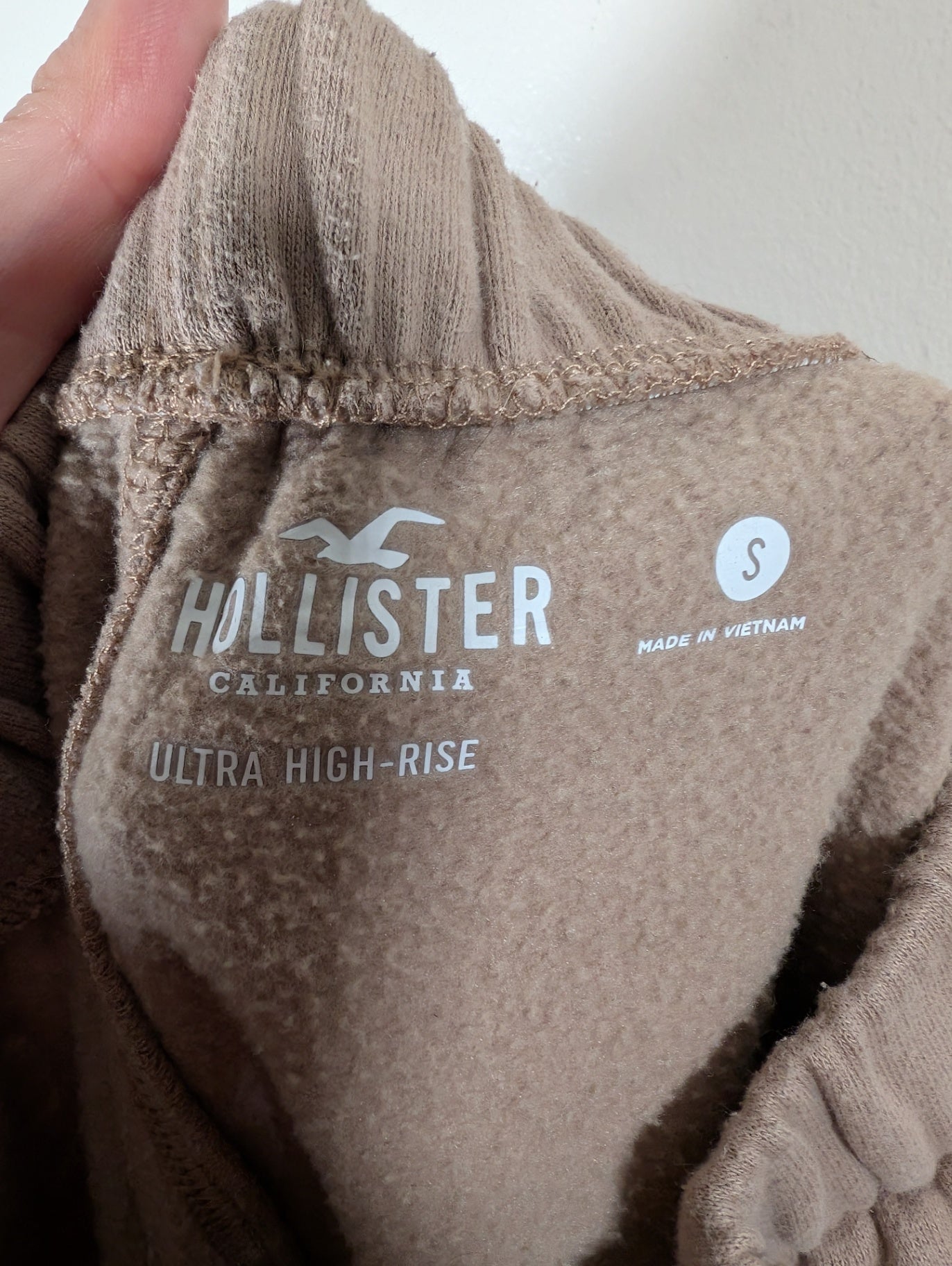 Hollister beige fleece sweatpants - Small