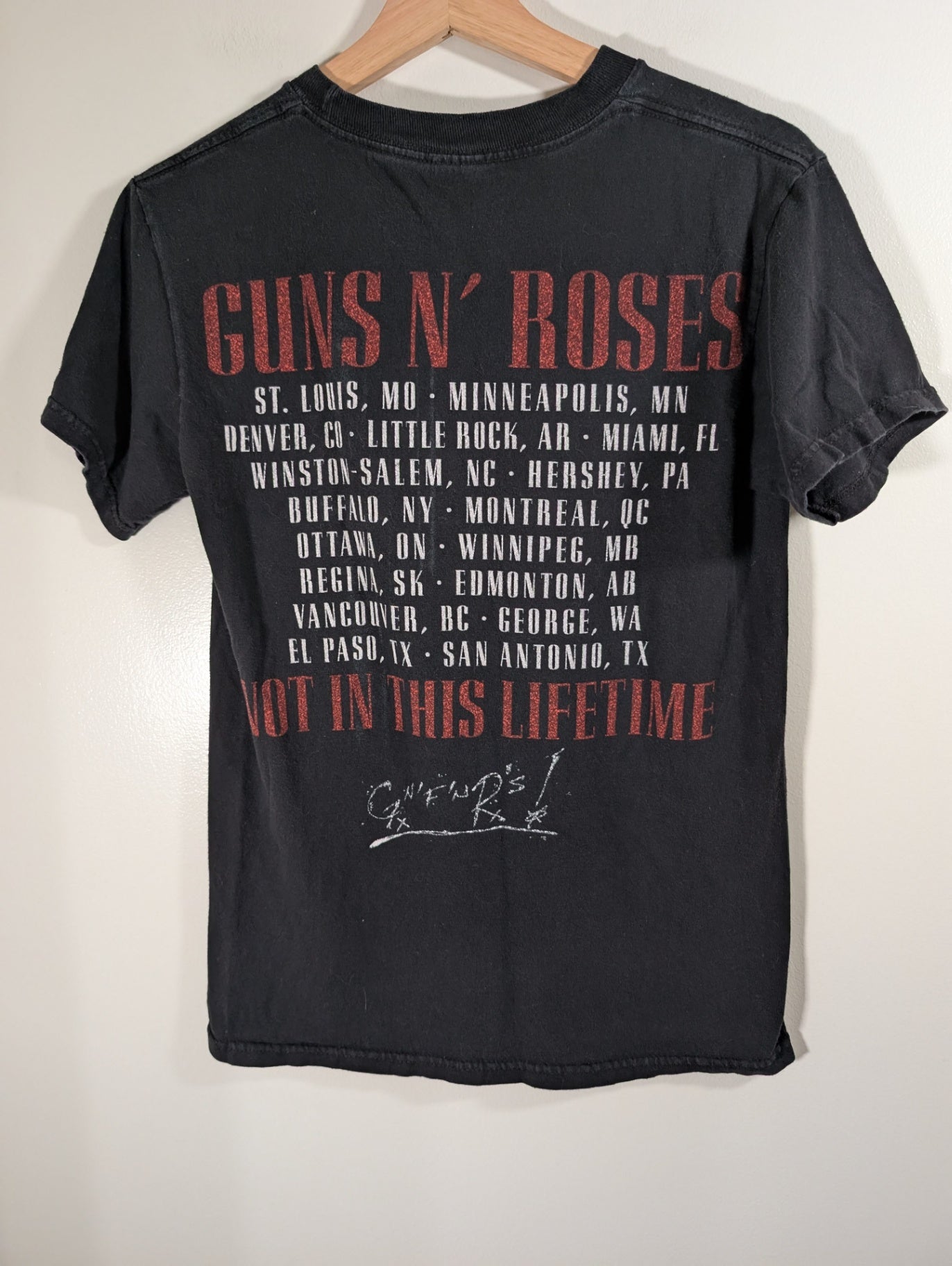 Guns N' Roses not in this lifetime tour shirt - Small