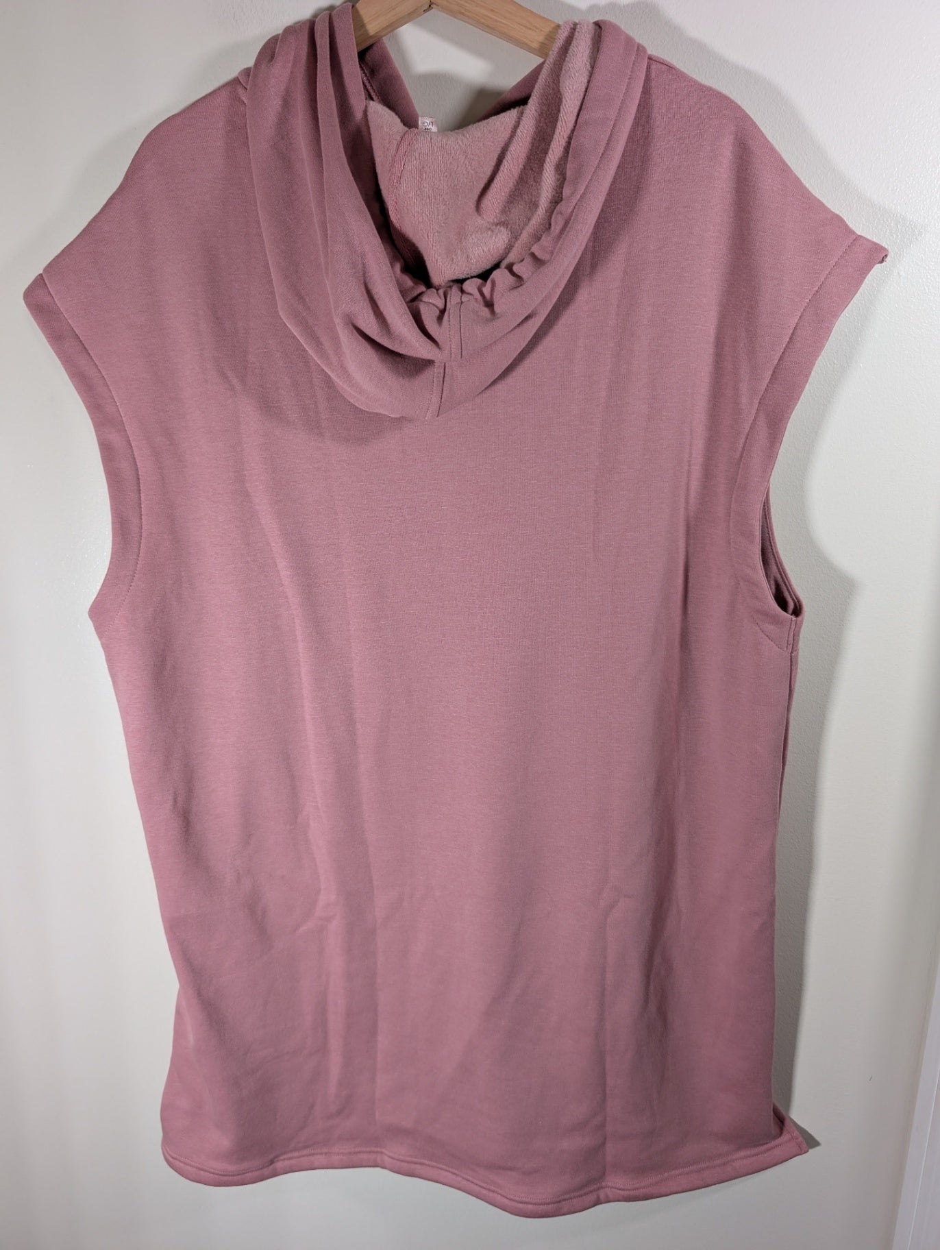 La Vie en Rose pink fleece-lined hooded vest - Large