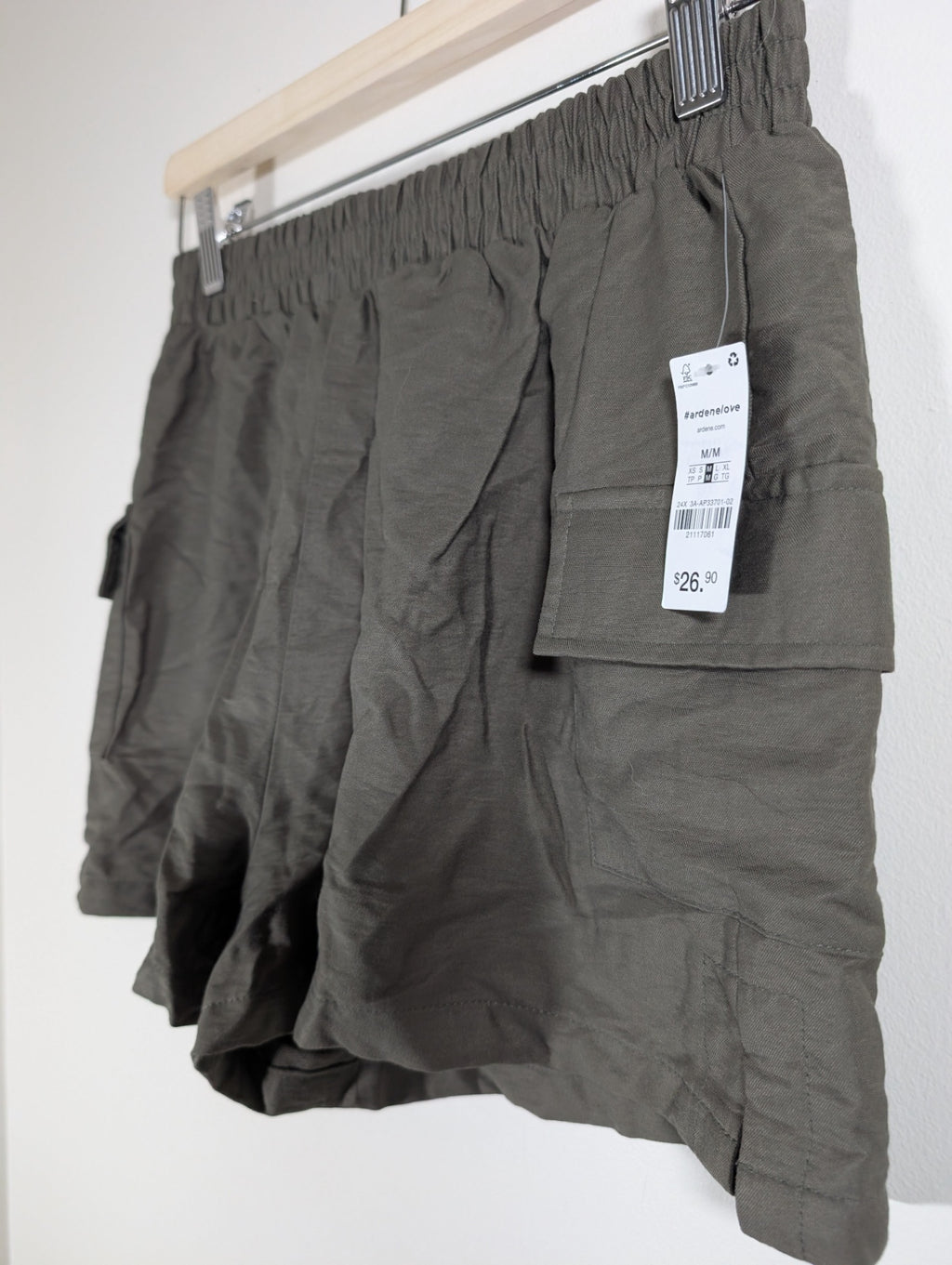 Ardene green cargo shorts  - Medium