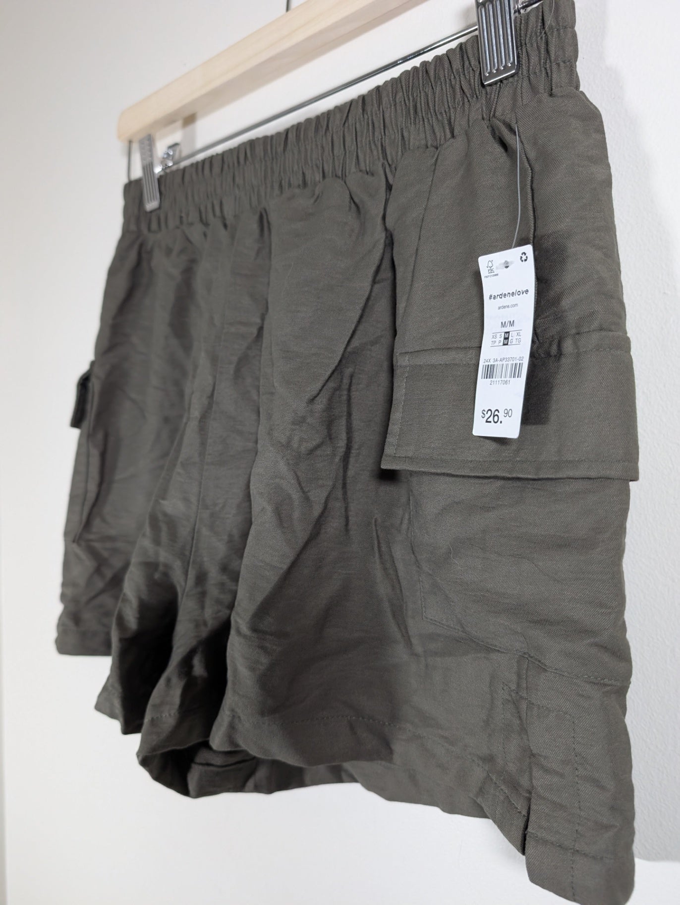 Ardene green cargo shorts  - Medium