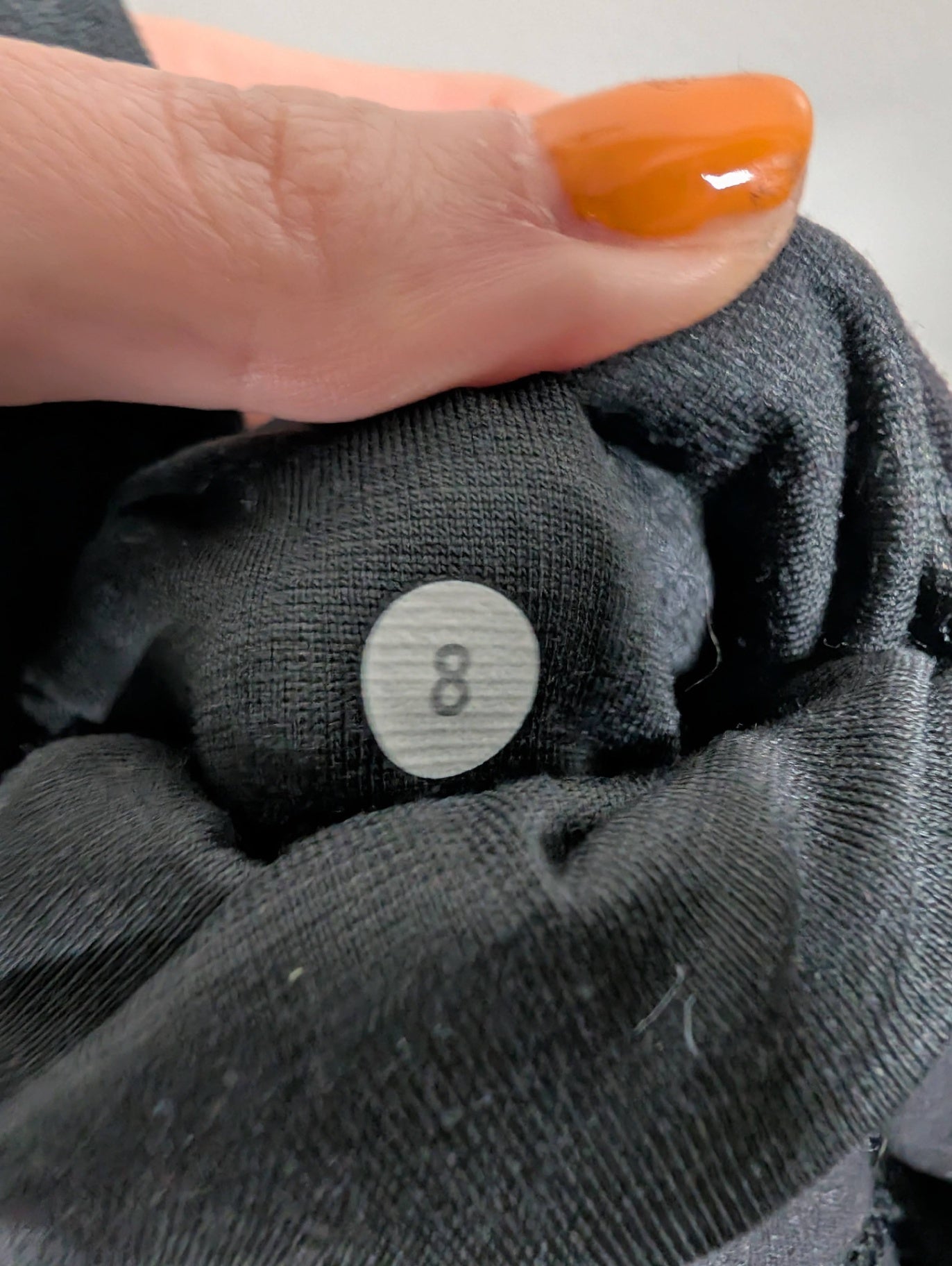 Lululemon capri leggings - SZ 8 (minor flaw)