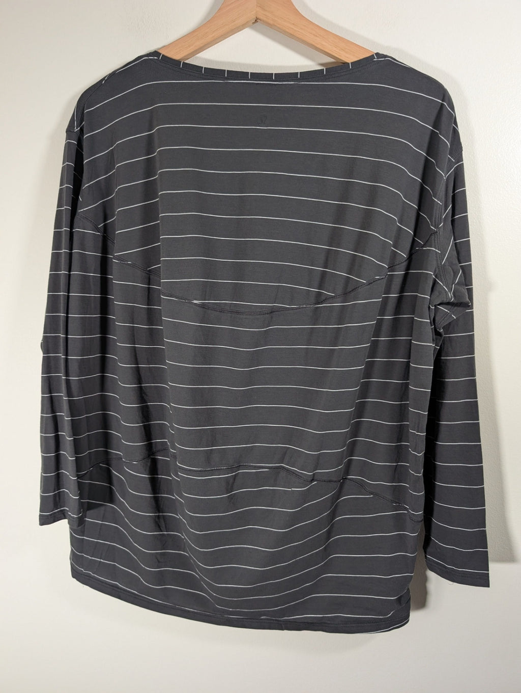 Lululemon back in action long-sleeve - appears medium