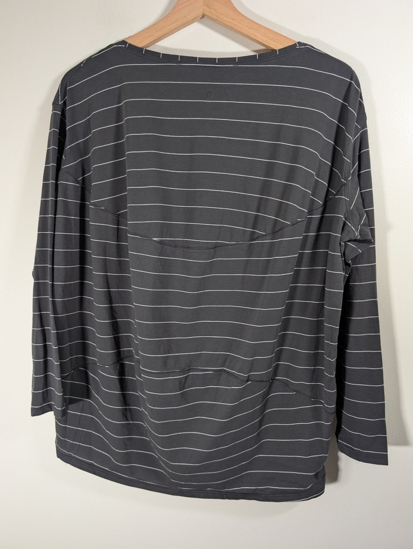 Lululemon back in action long-sleeve - appears medium