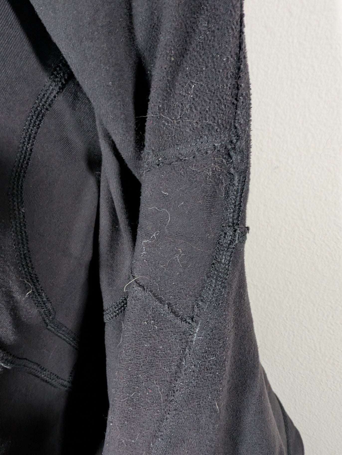 Lululemon capri leggings - SZ 8 (minor flaw)