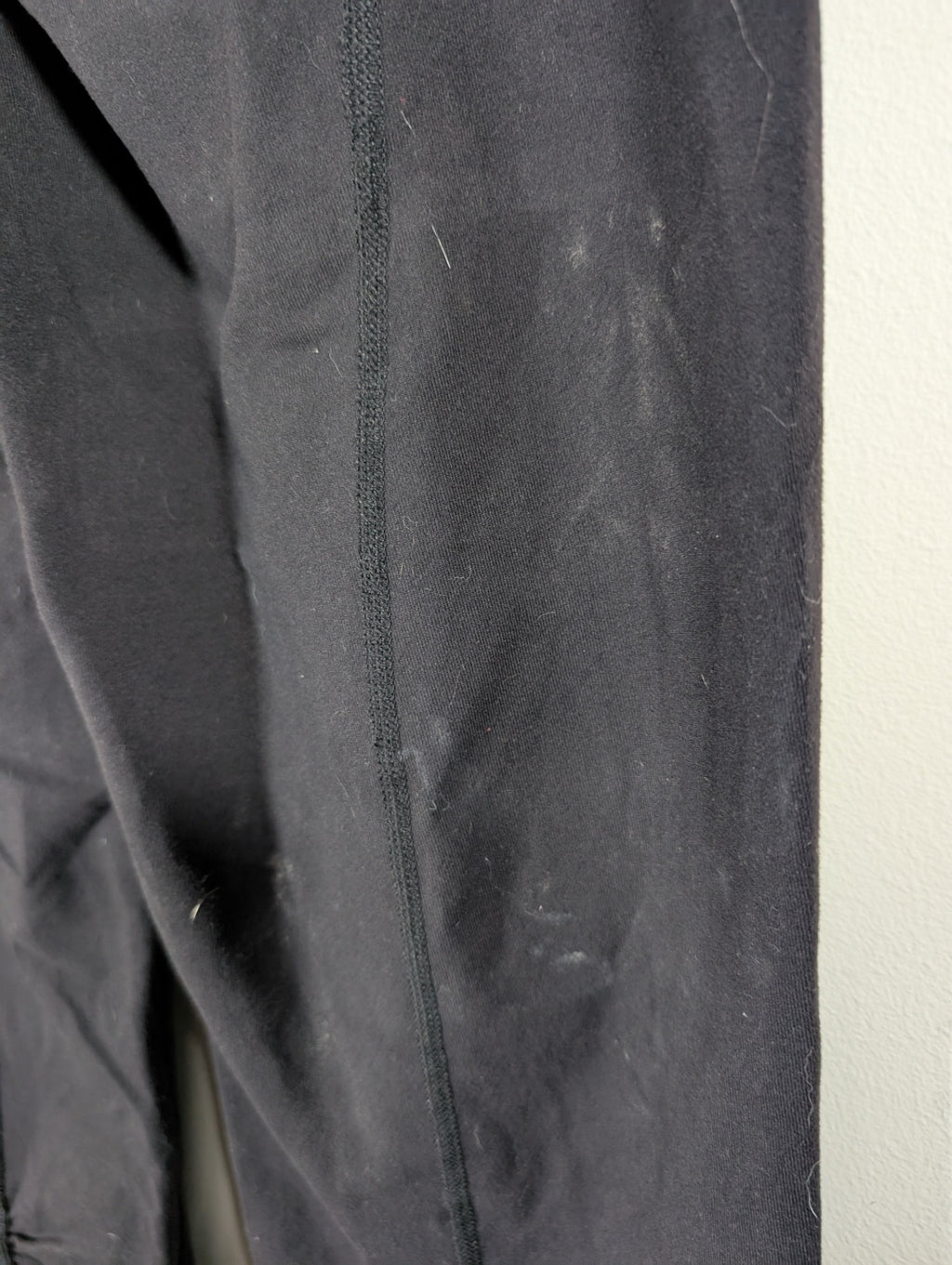 Lululemon capri leggings - SZ 8 (minor flaw)