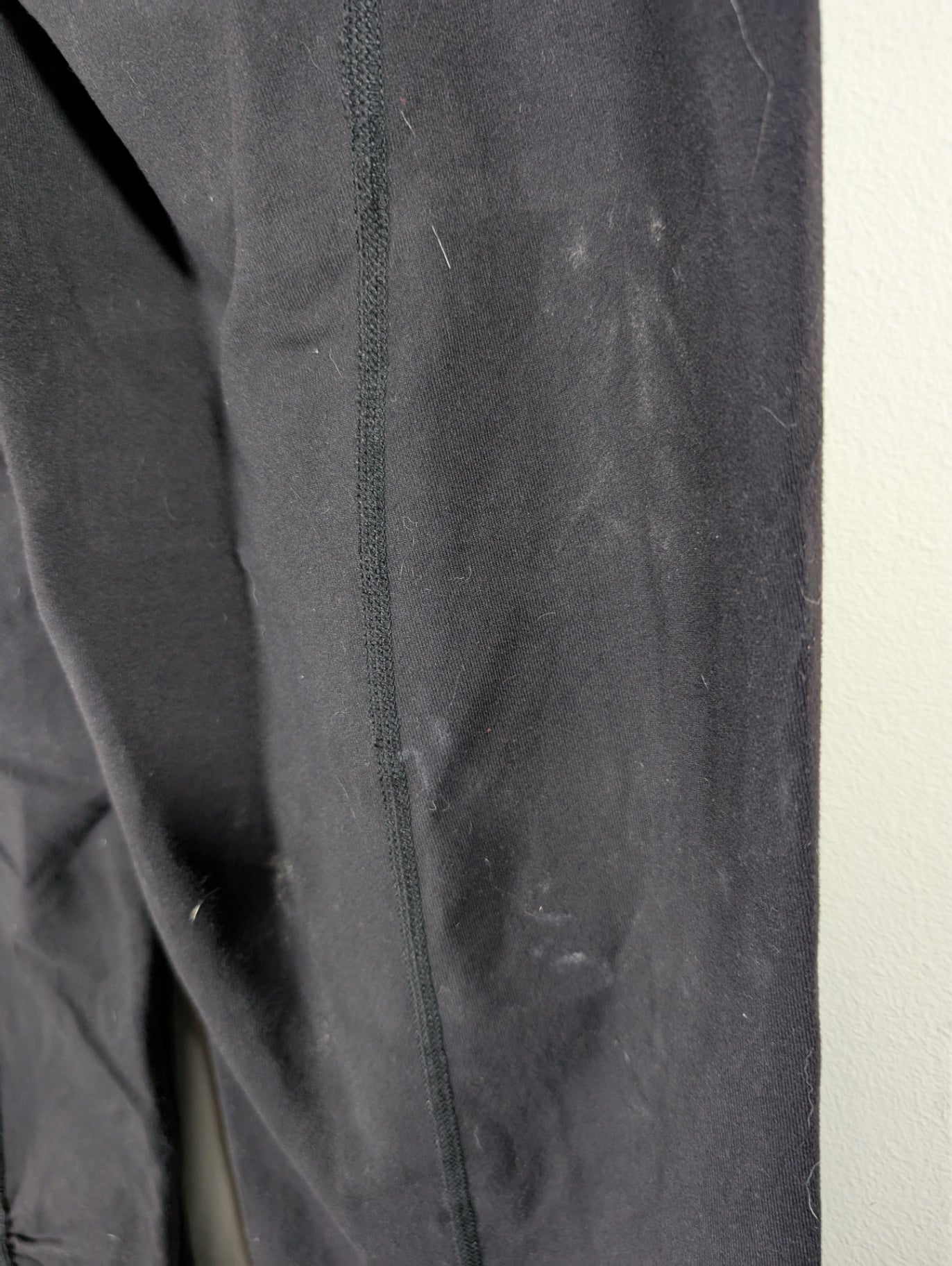 Lululemon capri leggings - SZ 8 (minor flaw)