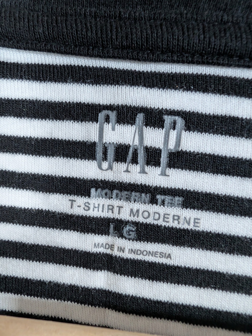 Gap striped tee - Large
