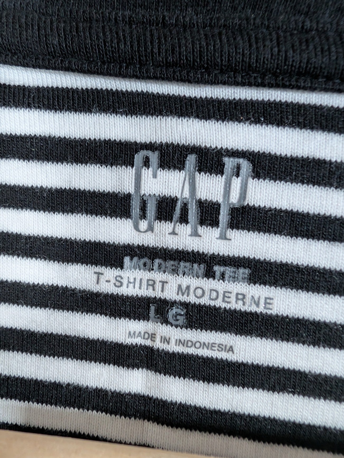 Gap striped tee - Large