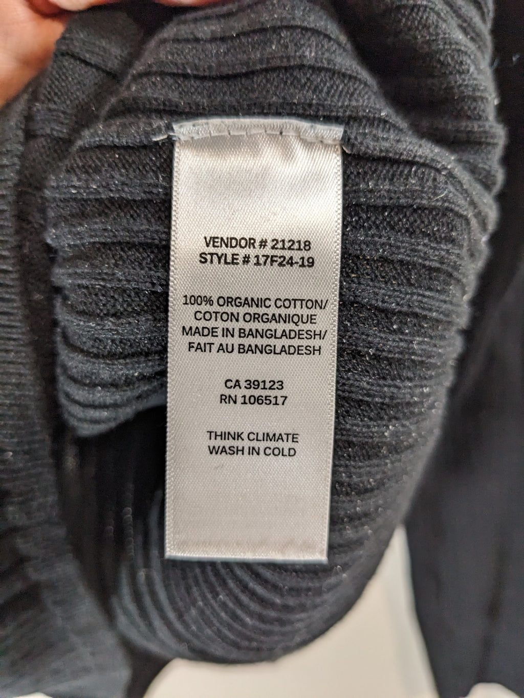 NORTHERN REFLECTIONS  black turtleneck- S