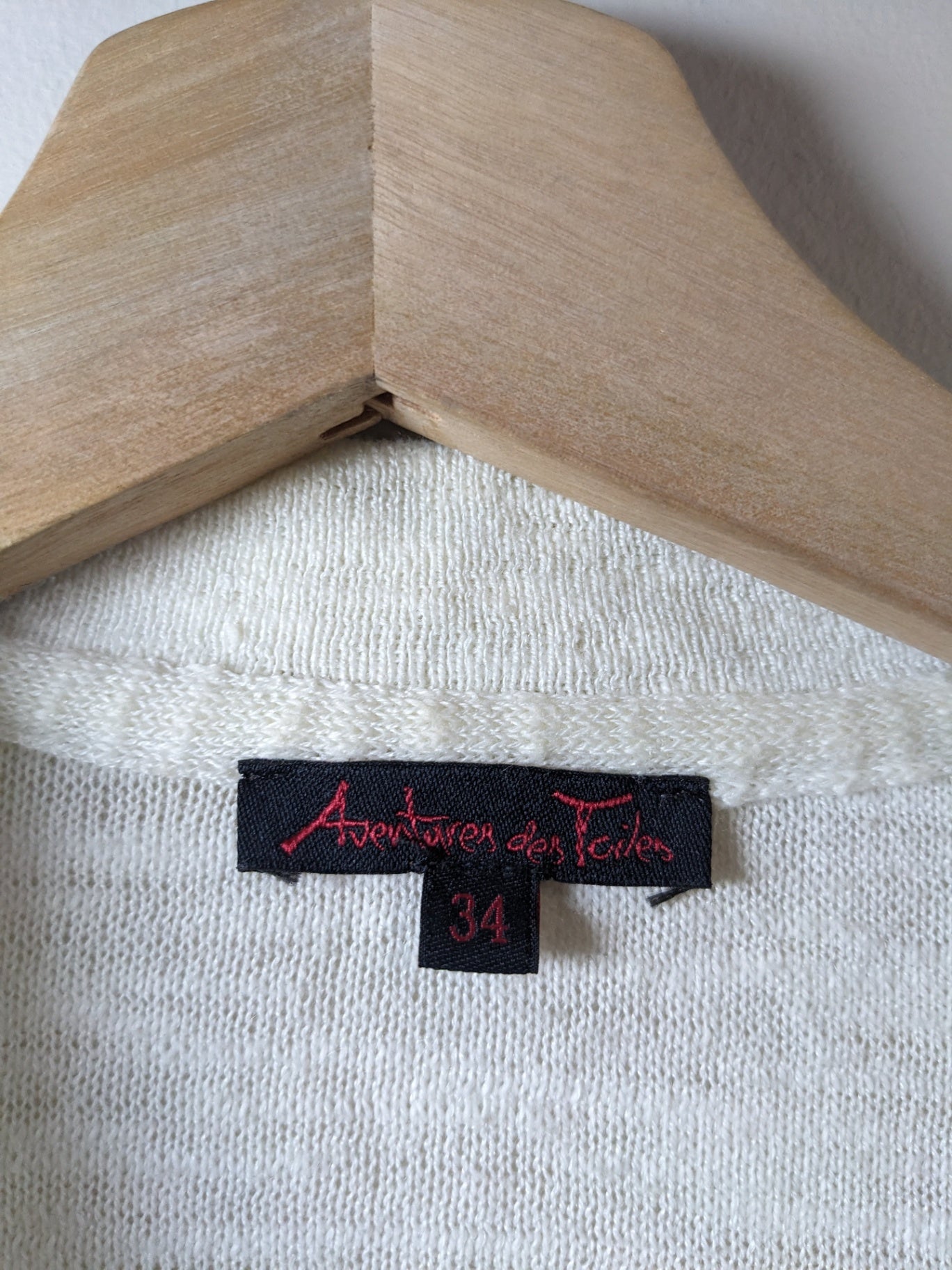 Adventures des toiles cream sweater- Small 34