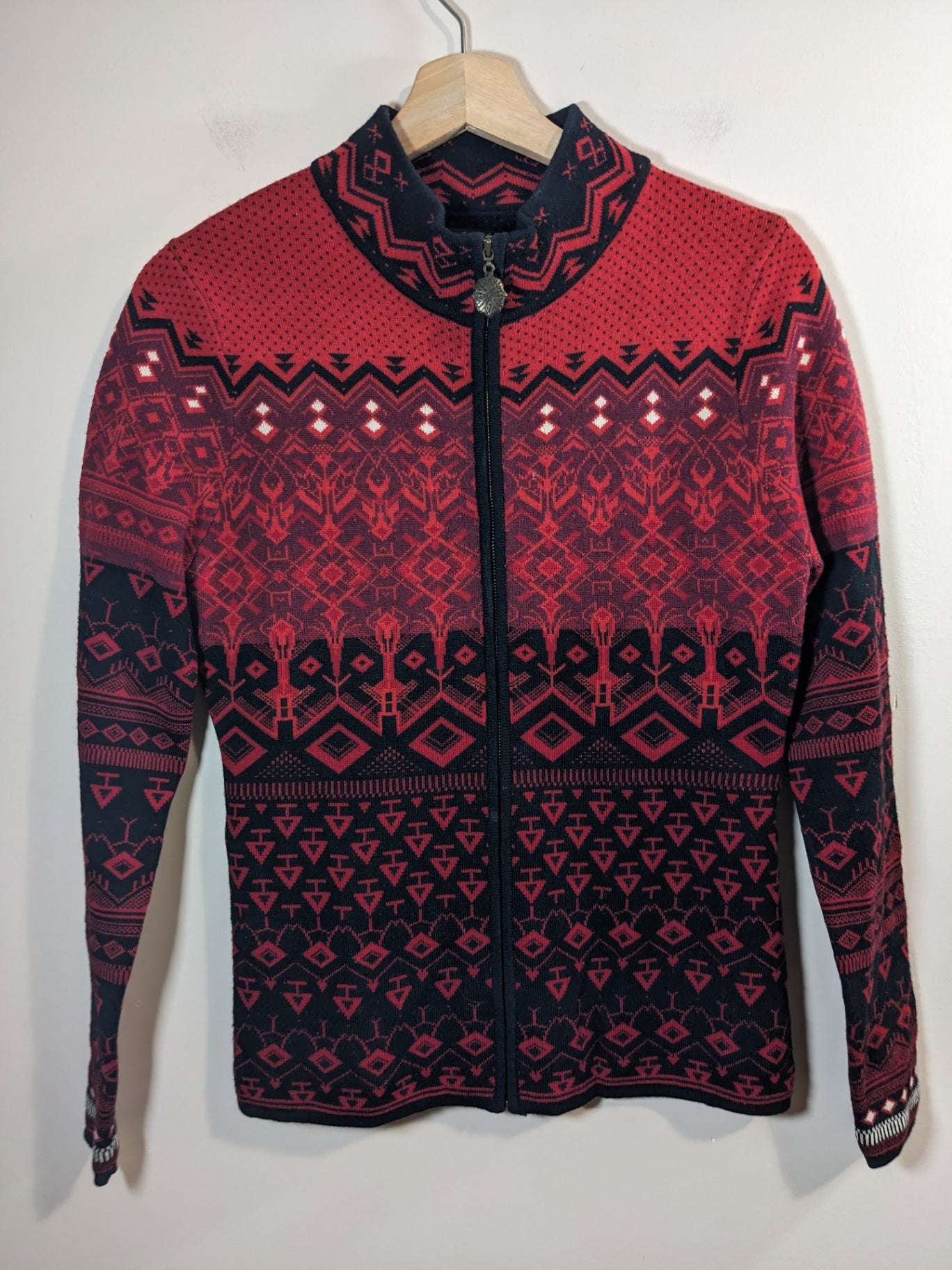 Icelandic wool red patterned zip up- S