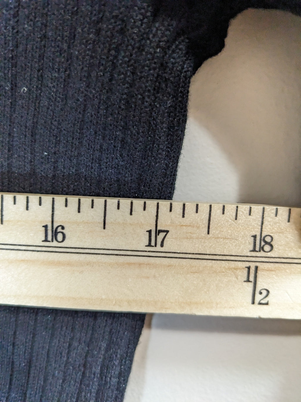 NORTHERN REFLECTIONS  black turtleneck- S