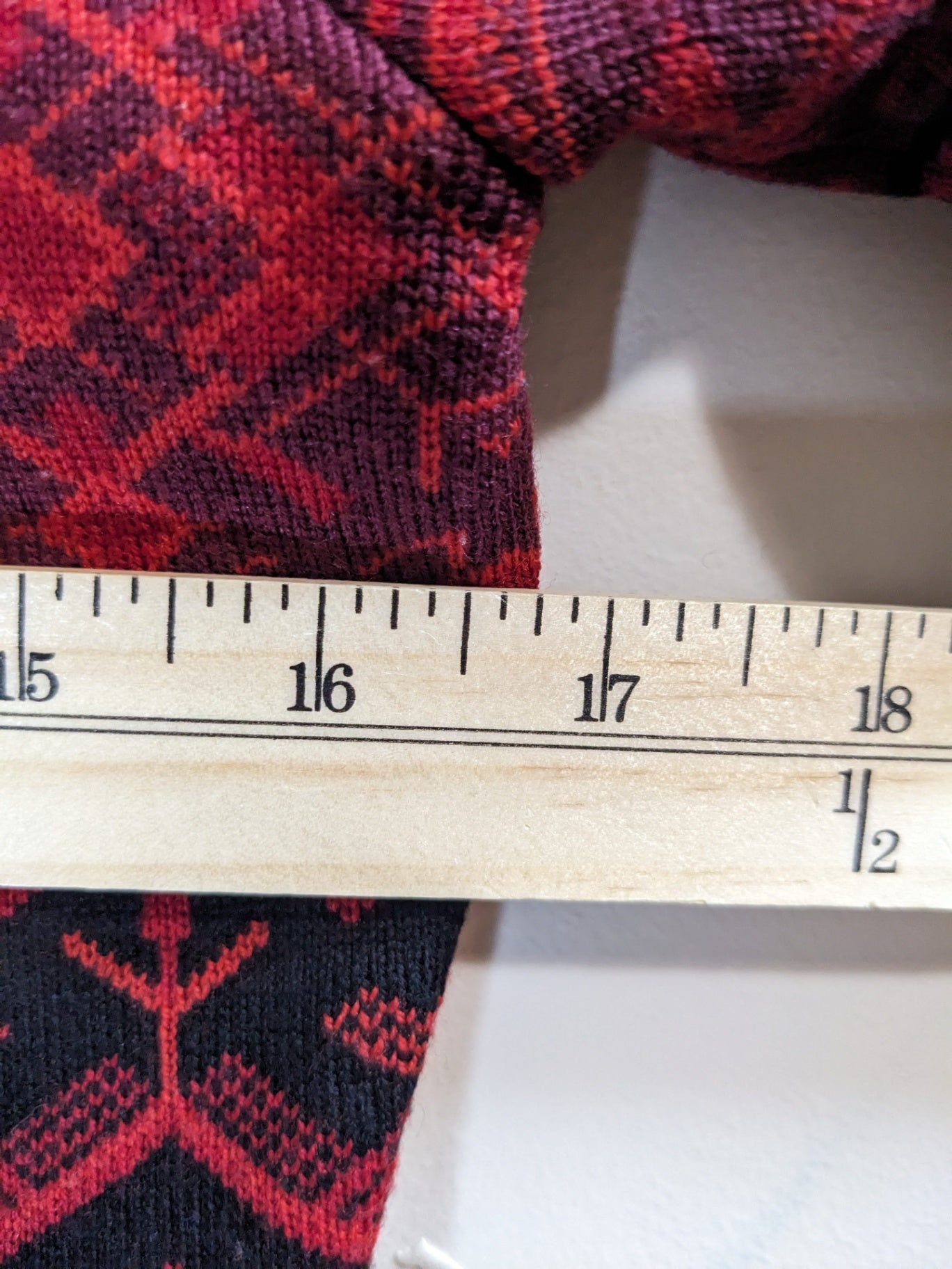 Icelandic wool red patterned zip up- S