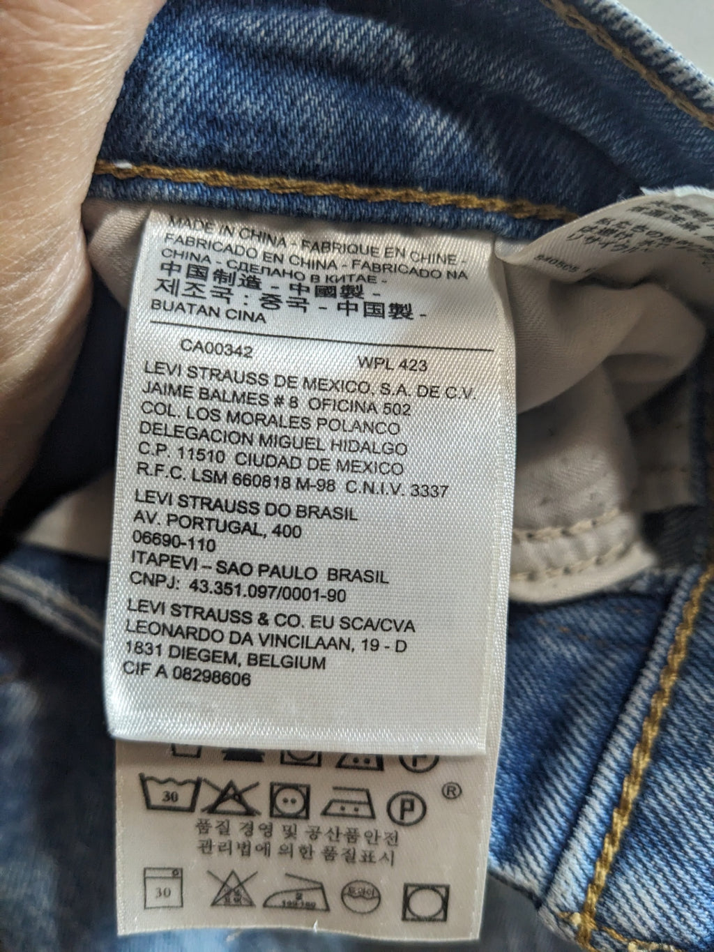 Levi's Denim Jeans - SZ 26 (Minor Flaw)