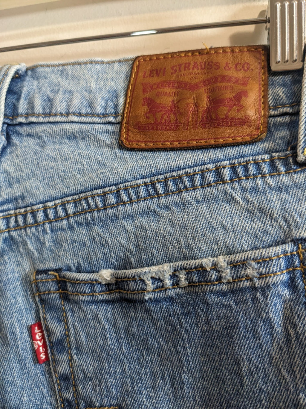 Levi's Denim Jeans - SZ 26 (Minor Flaw)