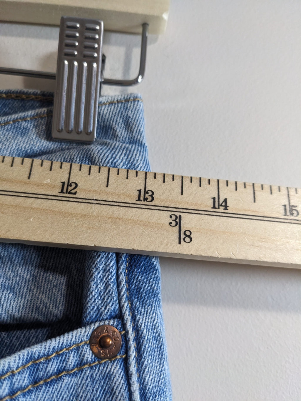 Levi's Denim Jeans - SZ 26 (Minor Flaw)