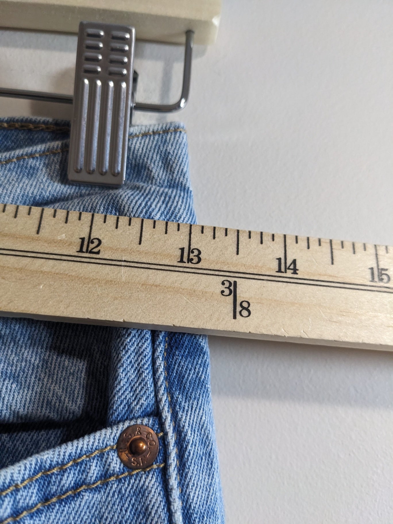 Levi's Denim Jeans - SZ 26 (Minor Flaw)