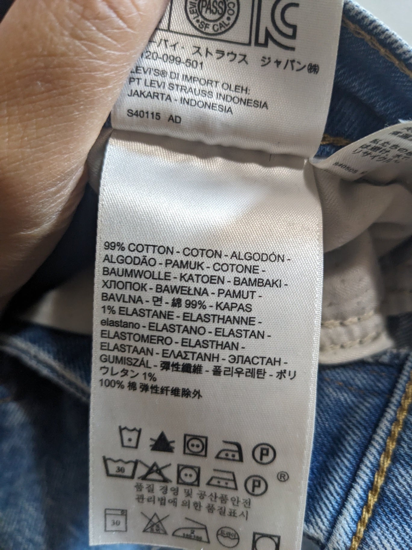 Levi's Denim Jeans - SZ 26 (Minor Flaw)