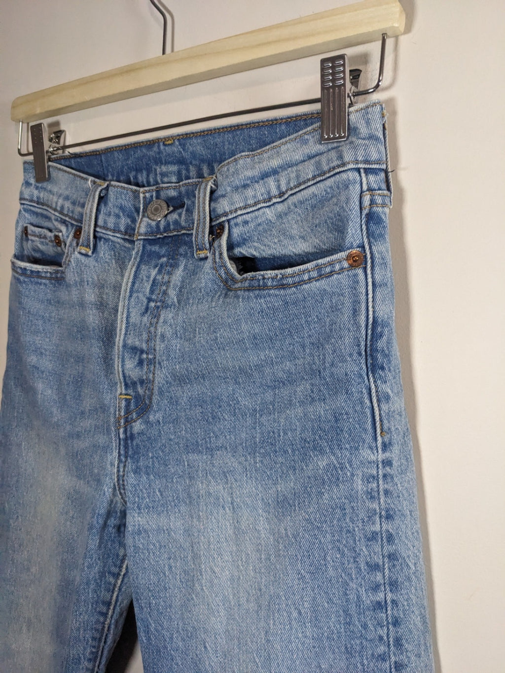 Levi's Denim Jeans - SZ 26 (Minor Flaw)