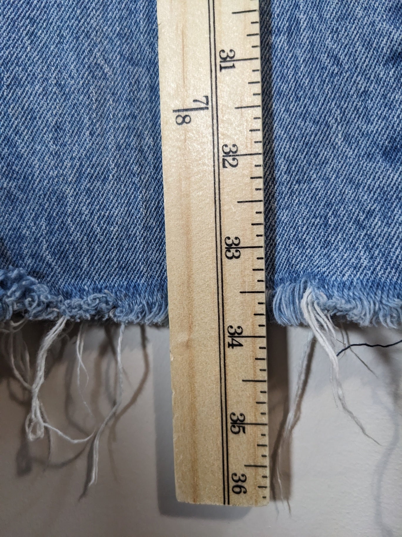 Levi's Denim Jeans - SZ 26 (Minor Flaw)