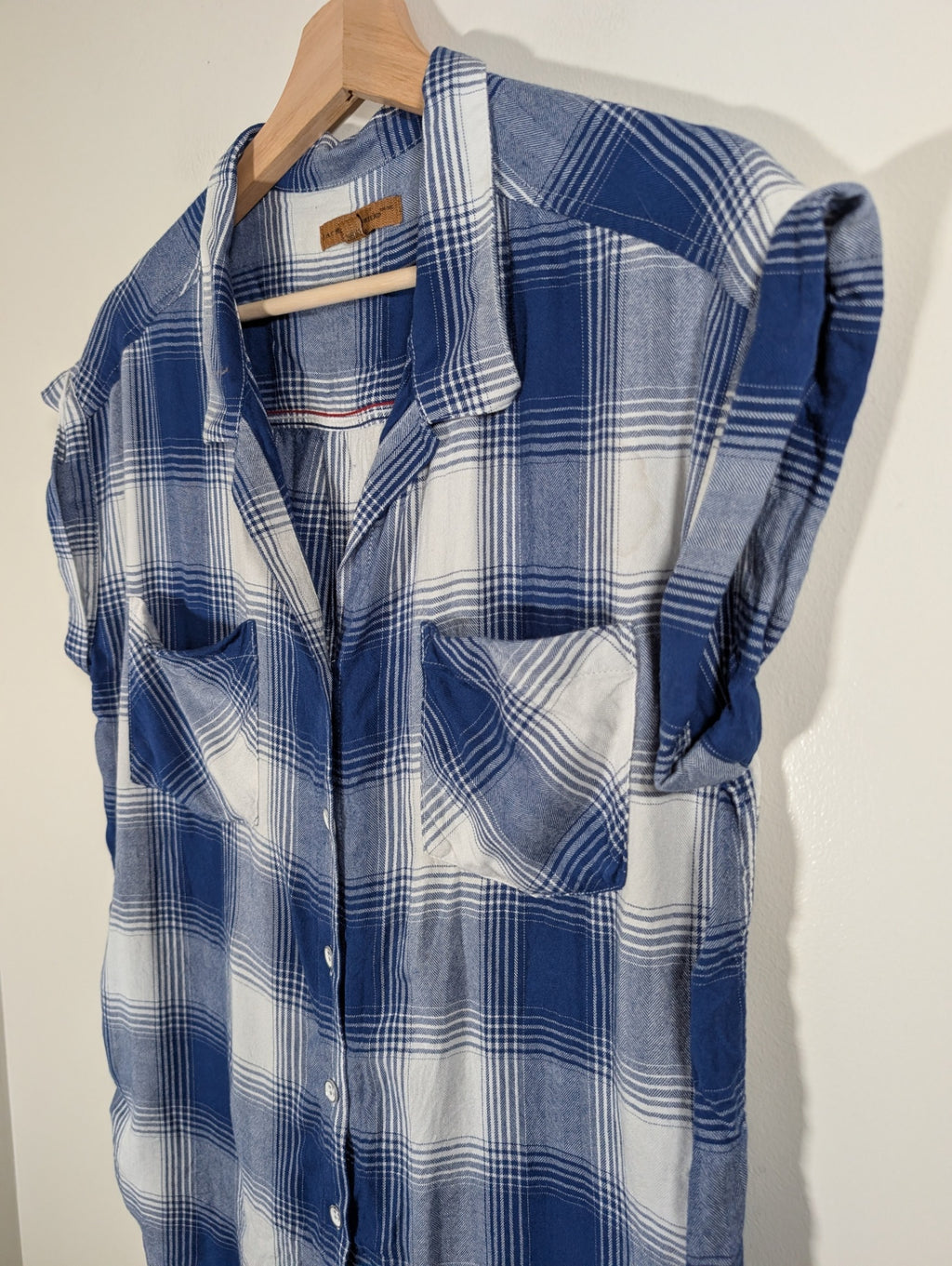 Jachs Girlfriend blue plaid tee - Large