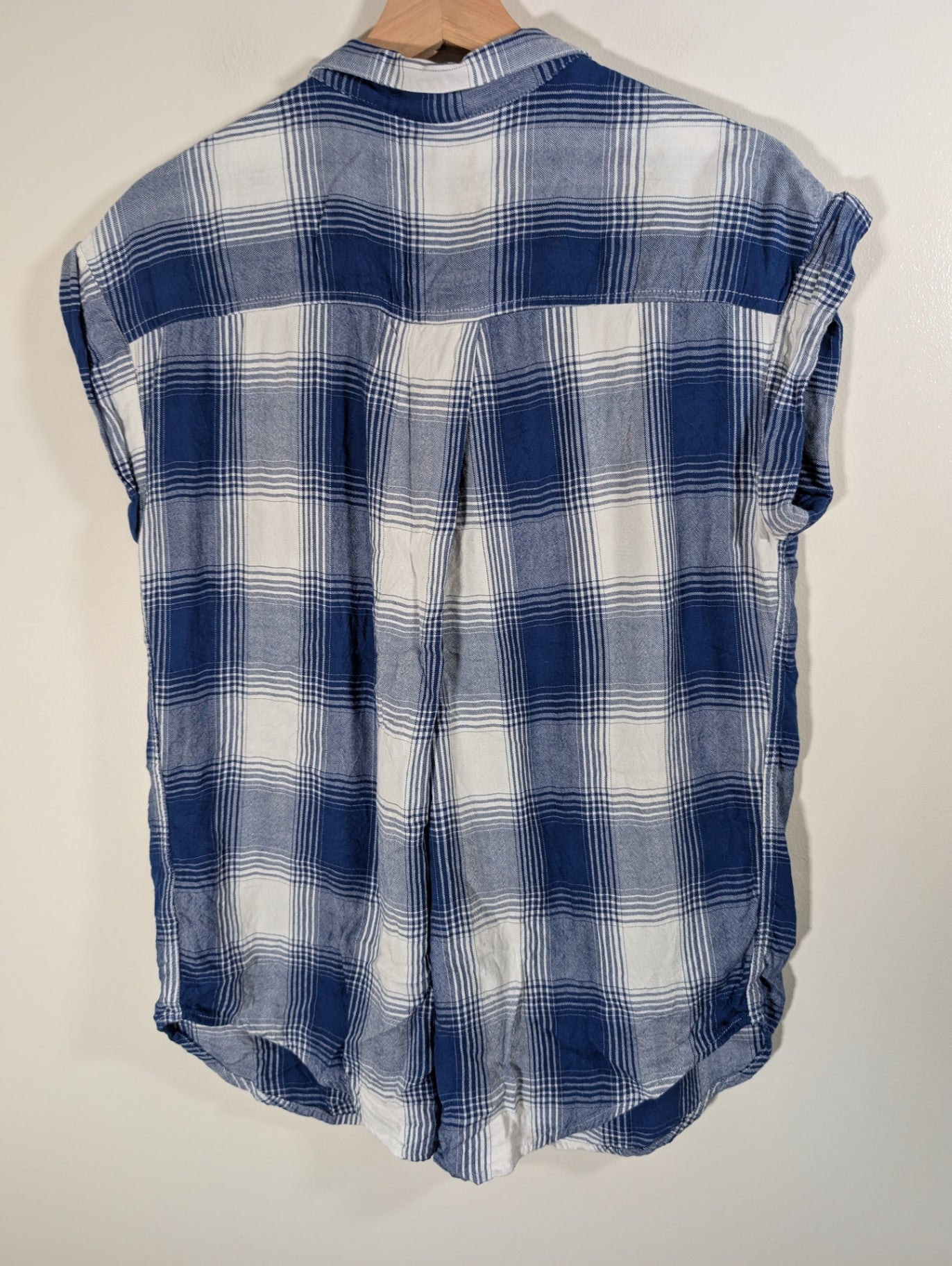 Jachs Girlfriend blue plaid tee - Large