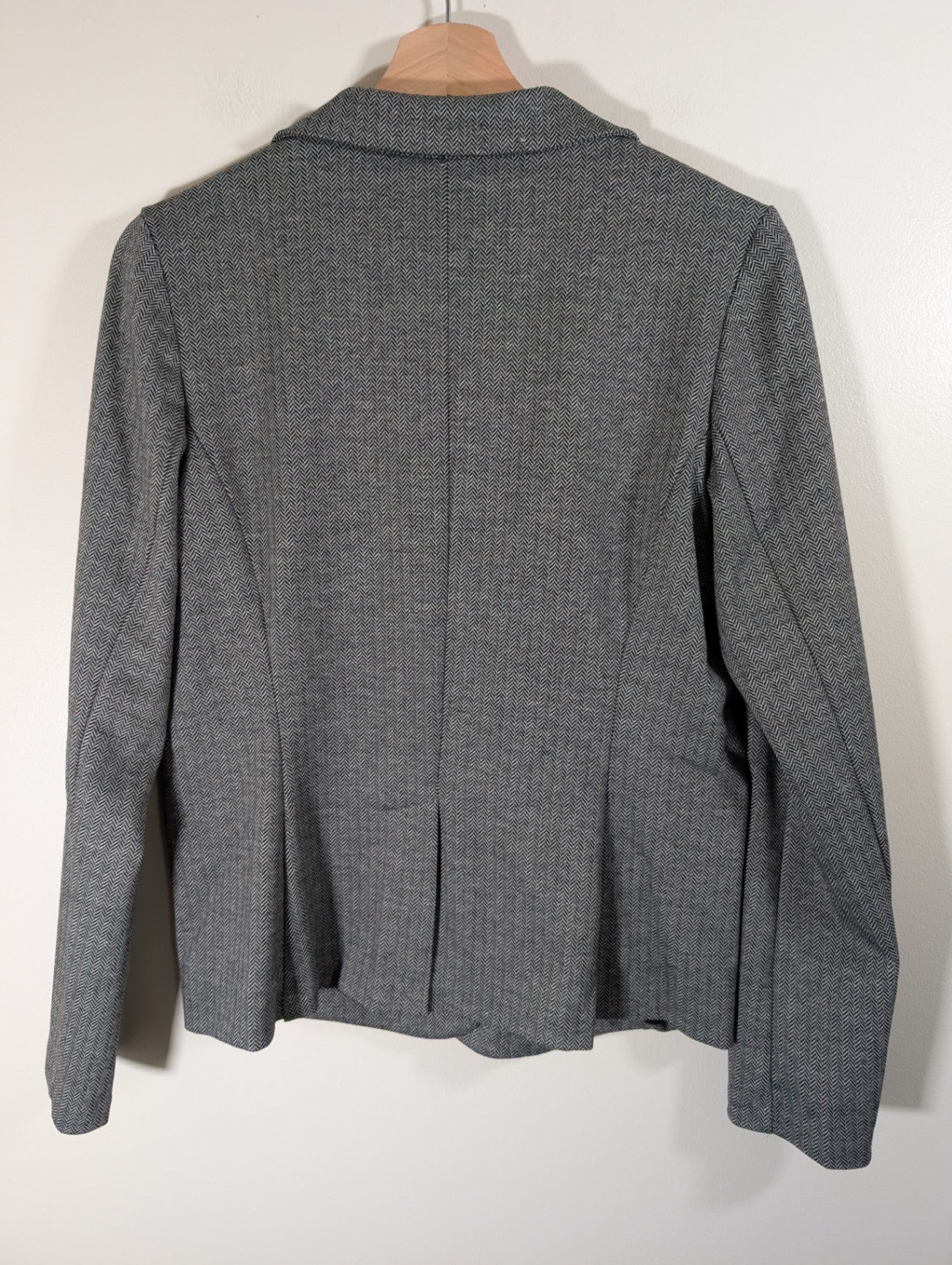 Tahari grey herringbone blazer - Medium