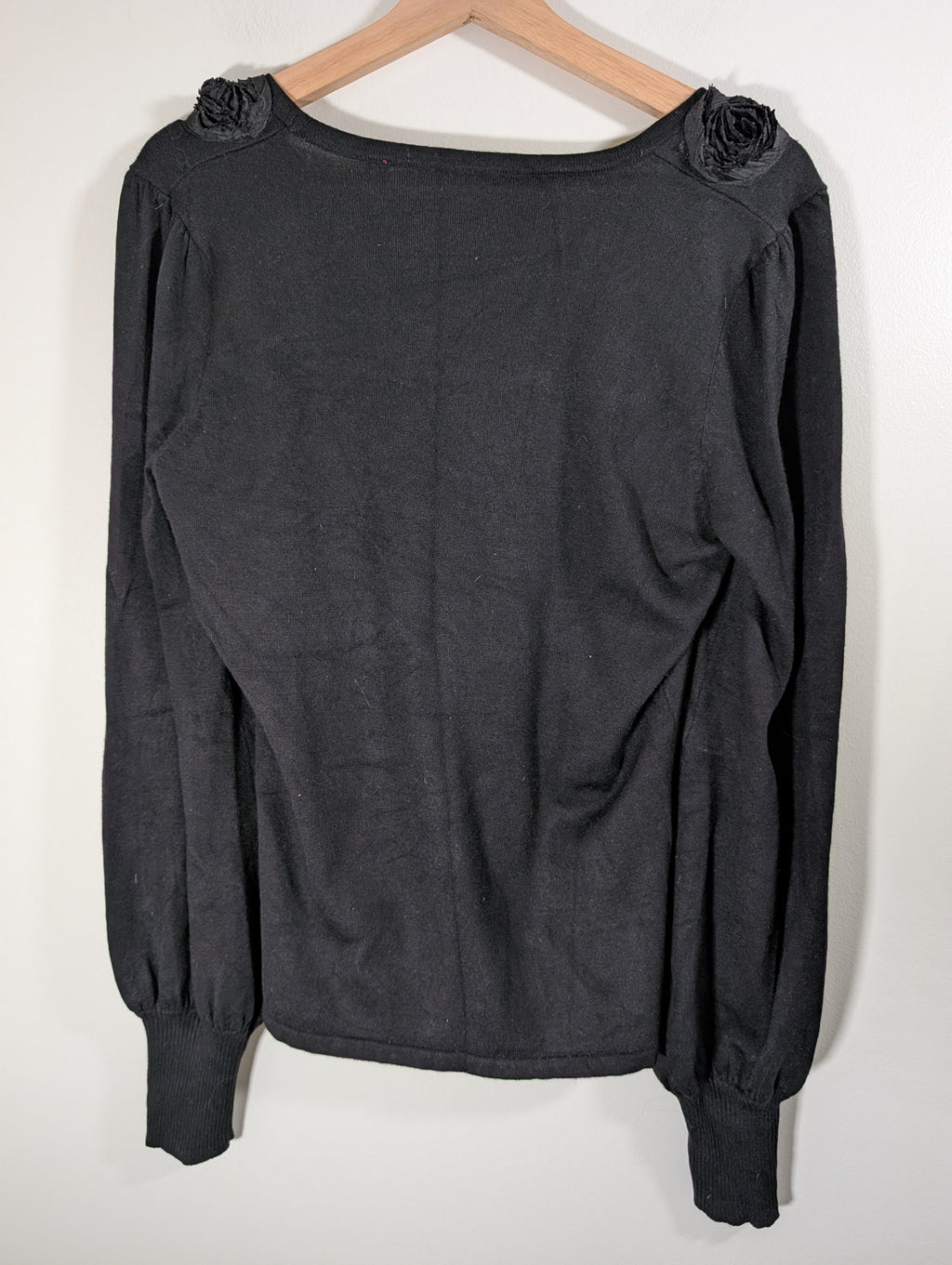 No label black flower neckline sweater - Medium