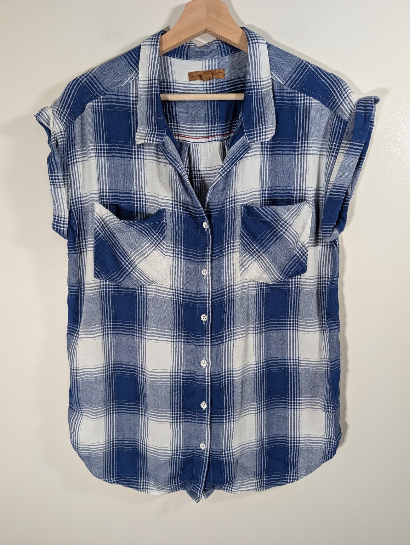 Jachs Girlfriend blue plaid tee - Large