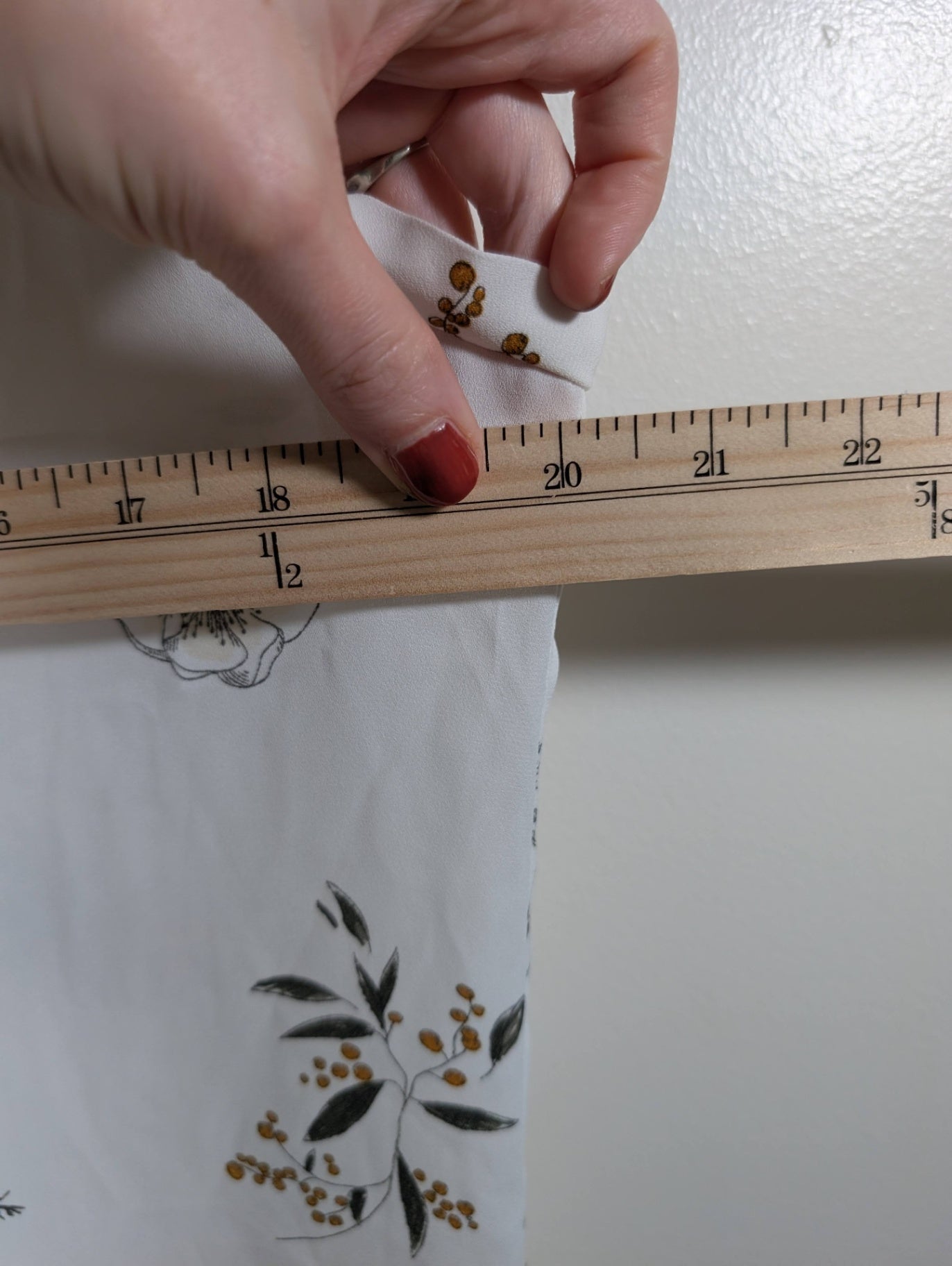 Reitmans floral white blouse - Small