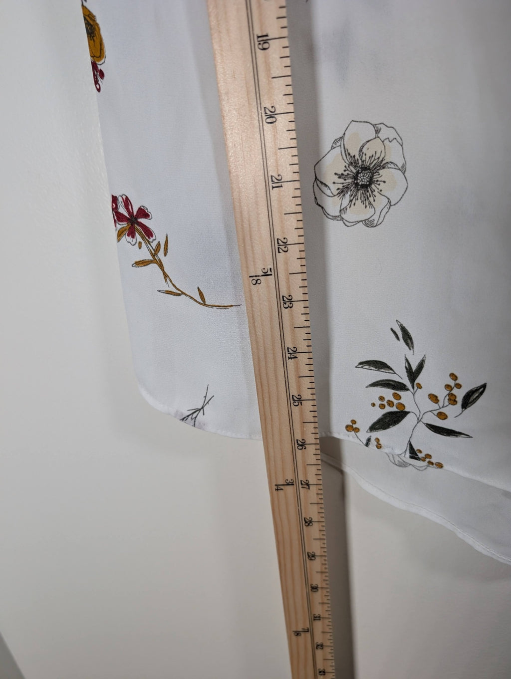 Reitmans floral white blouse - Small