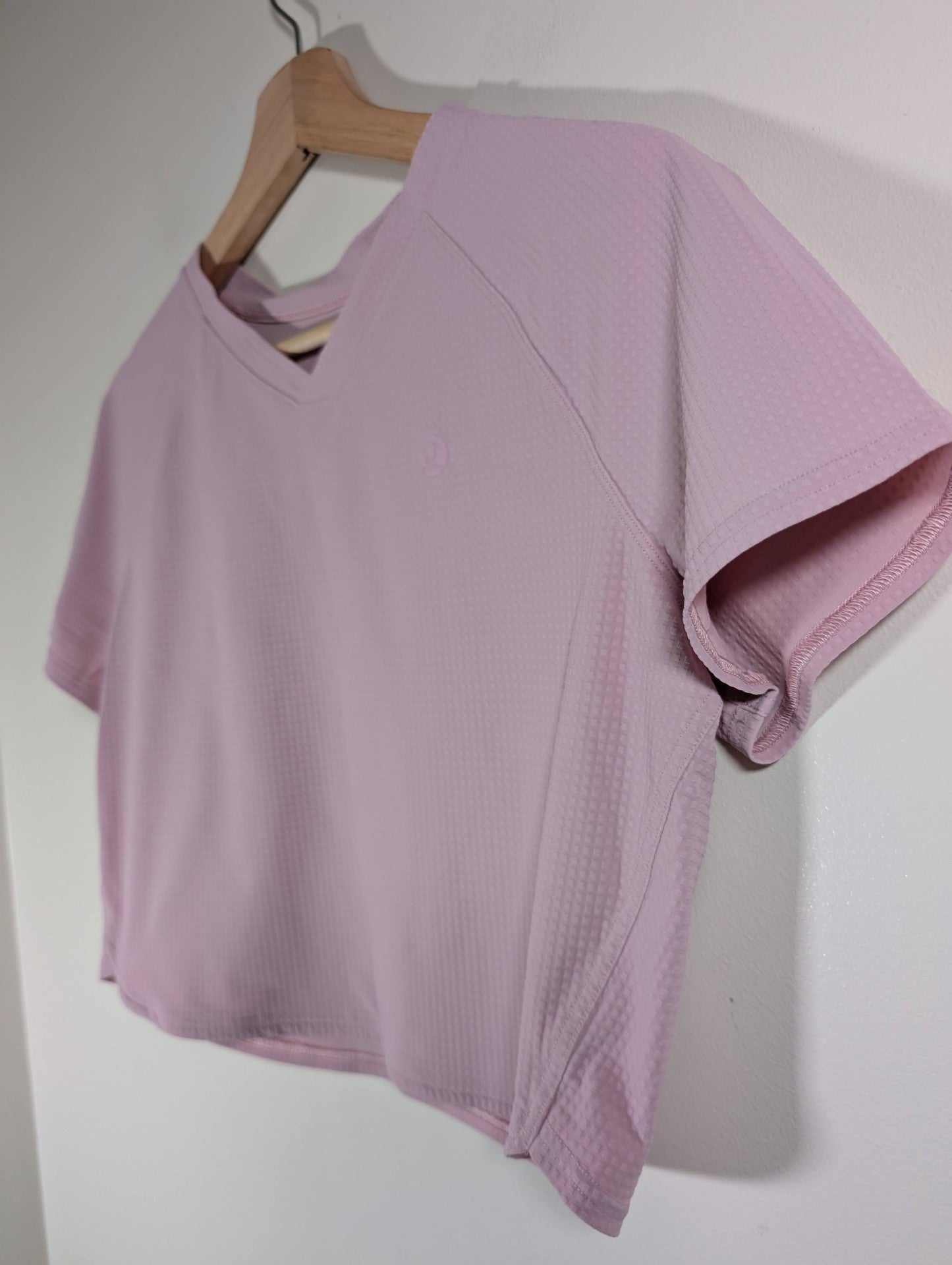 Lululemon pink crop tee - appears 8/10